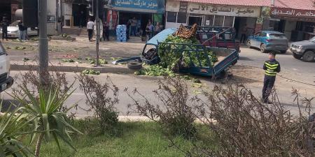 بالفيديو والصور إصابات بحادث تصادم على مثلث العارضة