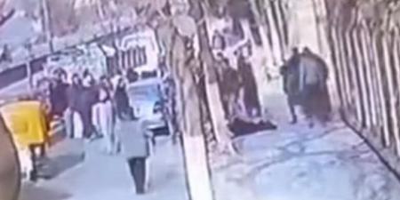 مصر: طبيب "يسحل" زوجته الطبيبة الحامل في الشارع