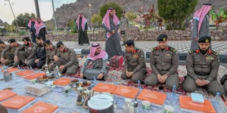 نائب أمير منطقة حائل يشارك رجال الأمن إفطارهم الرمضاني في الميدان