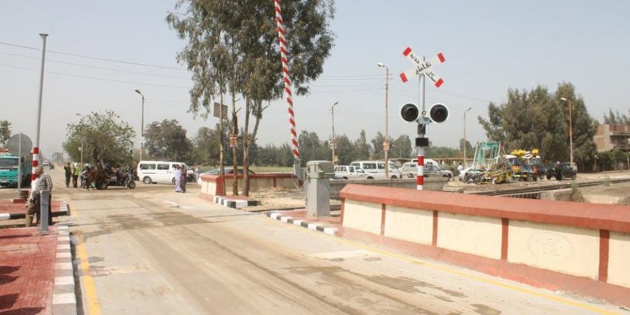 وزارة النقل تحذر من اقتحام مزلقانات القطارات وإلقاء المخلفات على القضبان