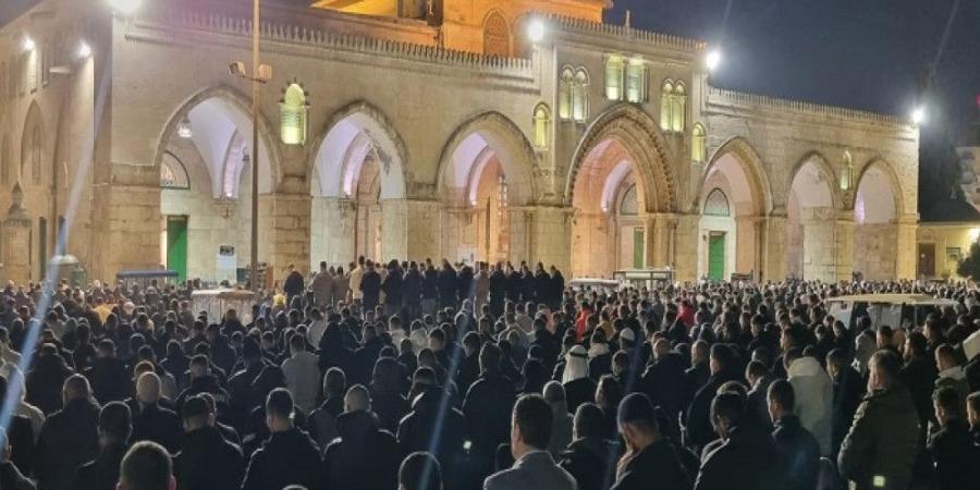 80 ألفا يؤدون صلاتي العشاء والتراويح في المسجد الأقصى