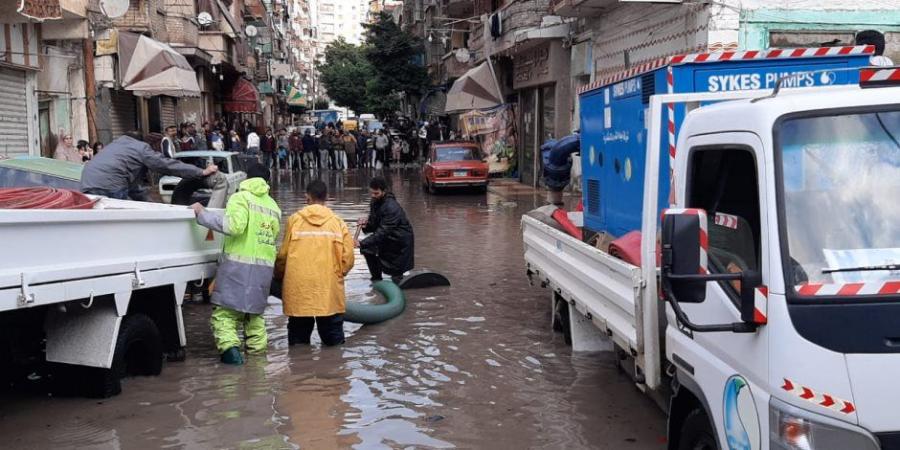 في ضوء تقارير «الأرصاد».. محافظ الجيزة يوجه بنشر سيارات شفط مياه الأمطار والأطقم الفنية العامة عليها